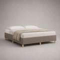 Polsterbett Doppelbett 180 × 200 cm ohne Kopfteil, mit Polyesterbezug, Holzrahmen und Holzfüßen, Taupe/Natur